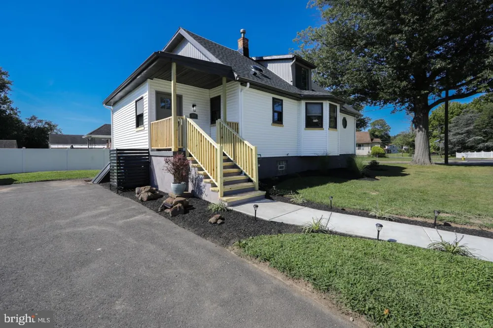 401 WOODLAND AVENUE Cherry Hill, NJ 08002