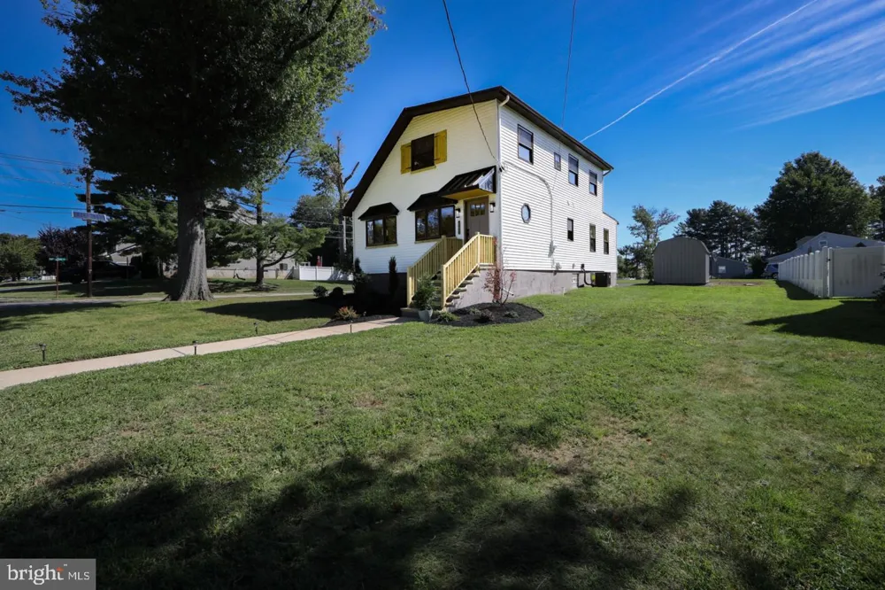 401 WOODLAND AVENUE Cherry Hill, NJ 08002