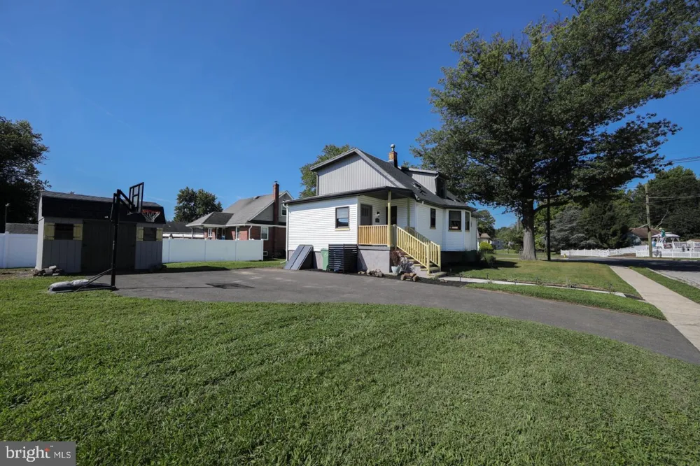 401 WOODLAND AVENUE Cherry Hill, NJ 08002