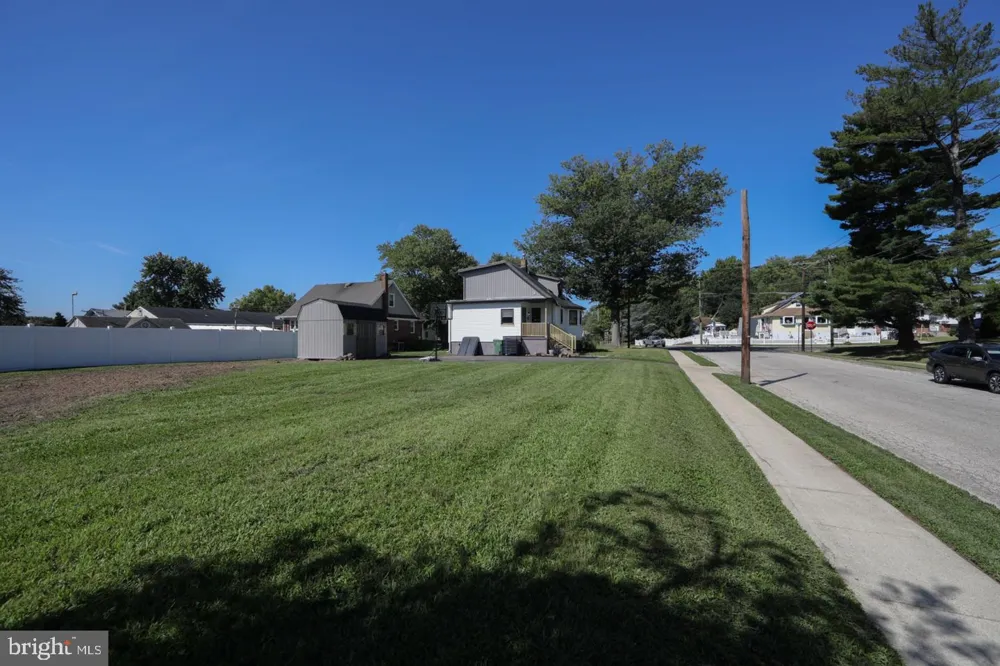 401 WOODLAND AVENUE Cherry Hill, NJ 08002