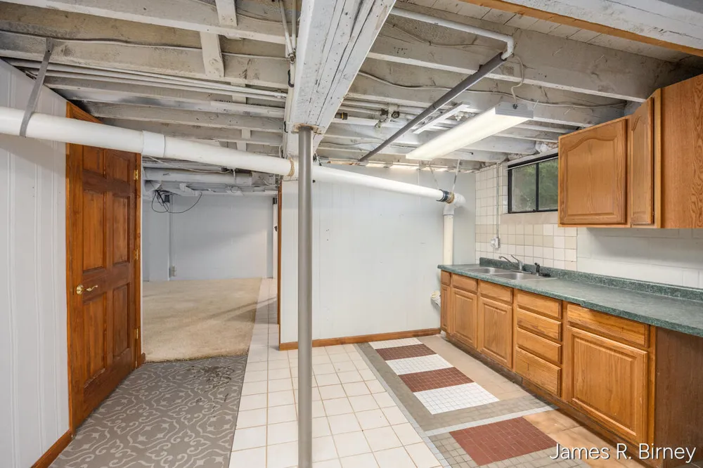 529 Avery Street Lowell, MI 49331