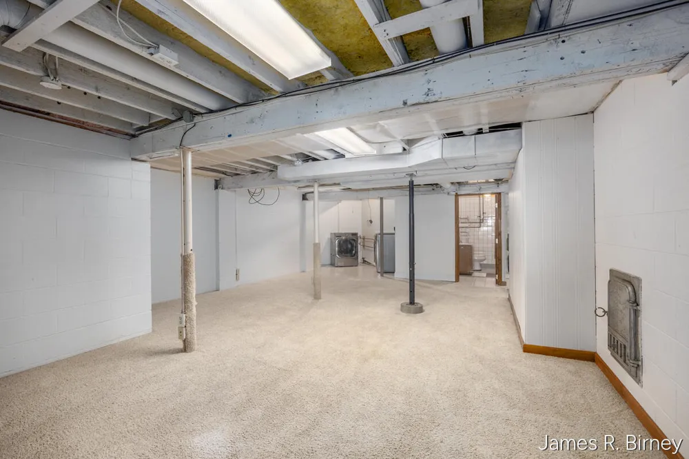 529 Avery Street Lowell, MI 49331