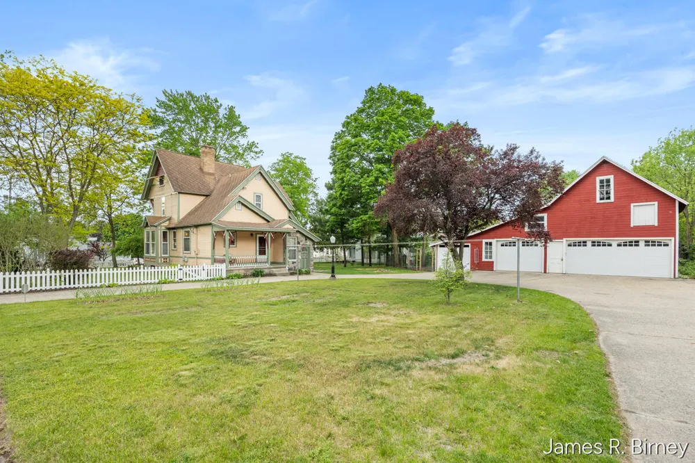 529 Avery Street Lowell, MI 49331