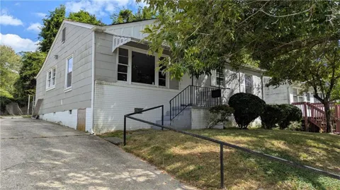 1438 Hamilton Street