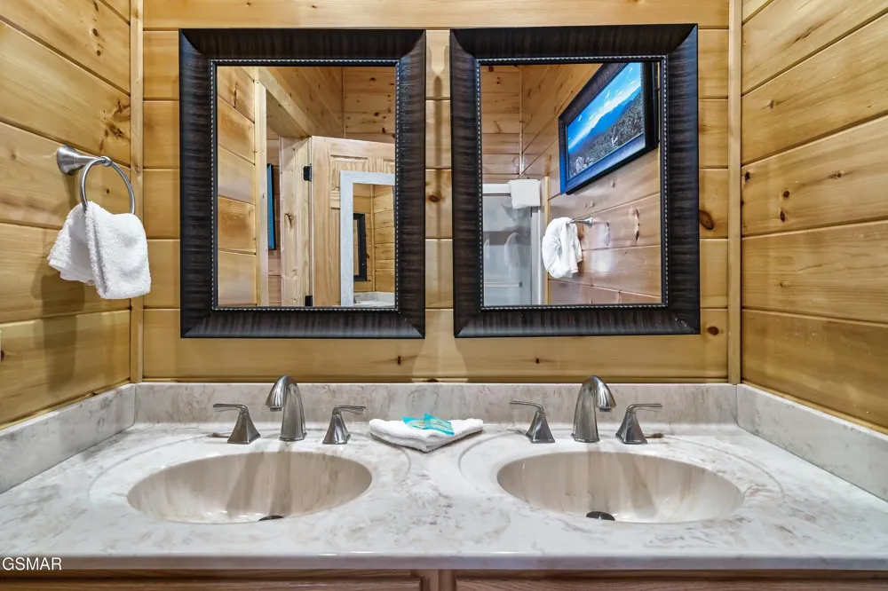 1246 Bird Nest Way Sevierville, TN 37862