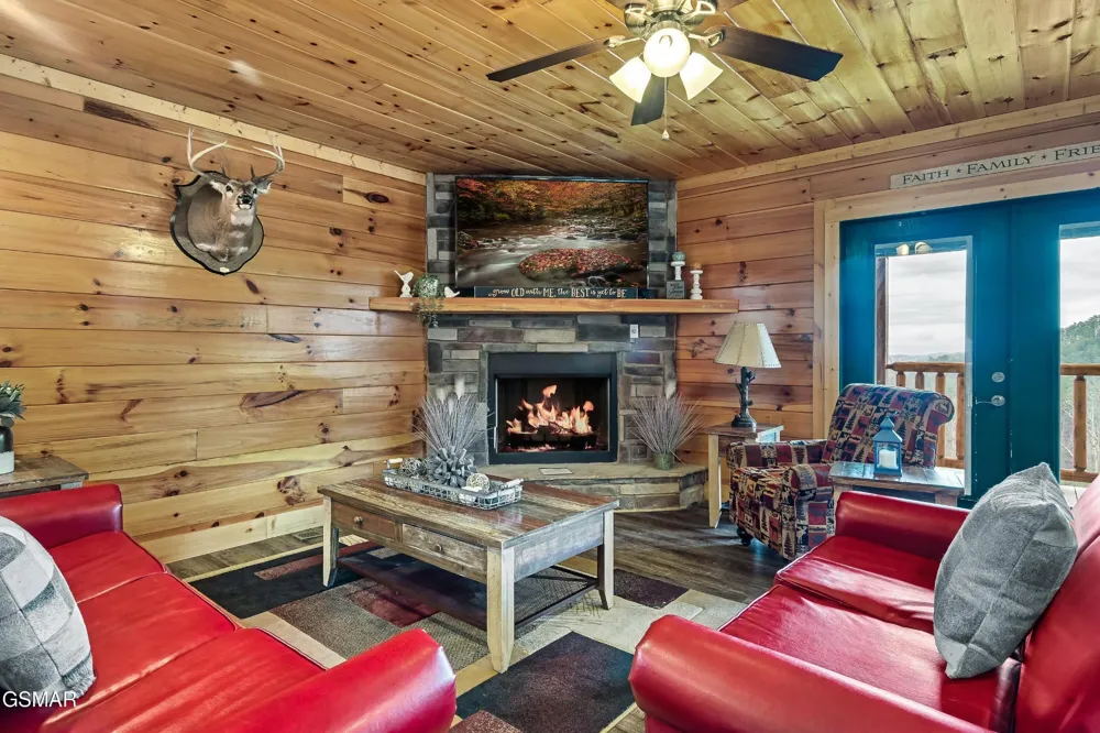 1246 Bird Nest Way Sevierville, TN 37862