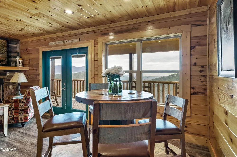 1246 Bird Nest Way Sevierville, TN 37862