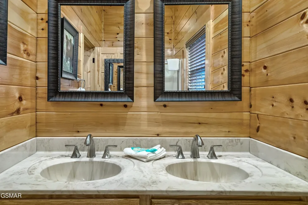 1246 Bird Nest Way Sevierville, TN 37862