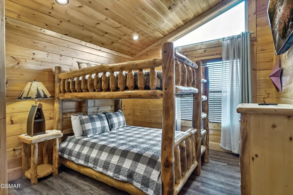 1246 Bird Nest Way Sevierville, TN 37862