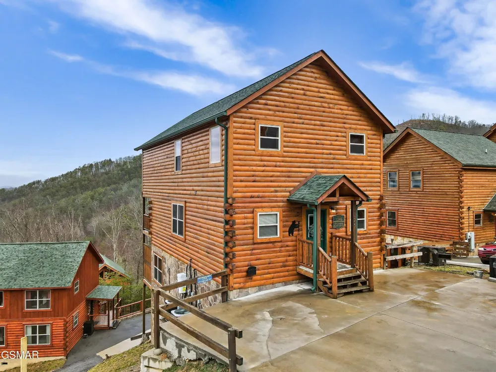 1246 Bird Nest Way Sevierville, TN 37862