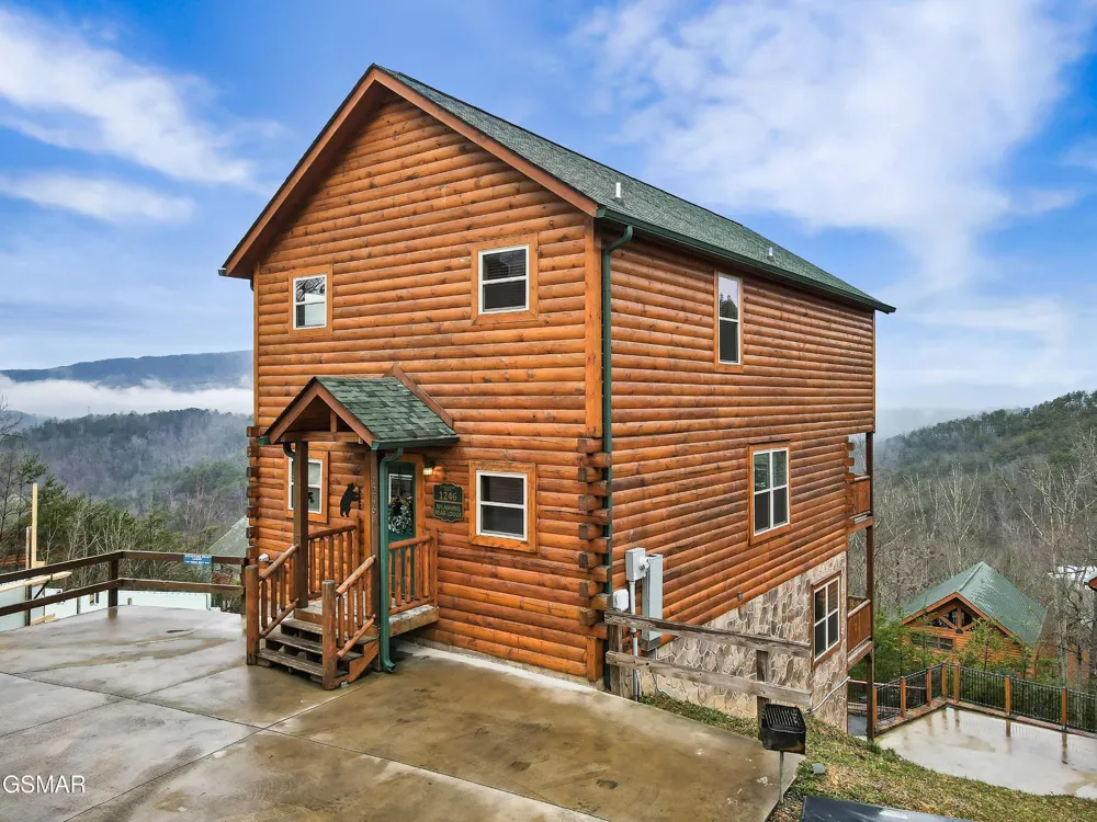 1246 Bird Nest Way Sevierville, TN 37862