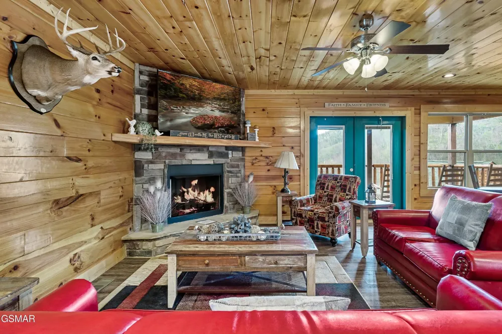 1246 Bird Nest Way Sevierville, TN 37862