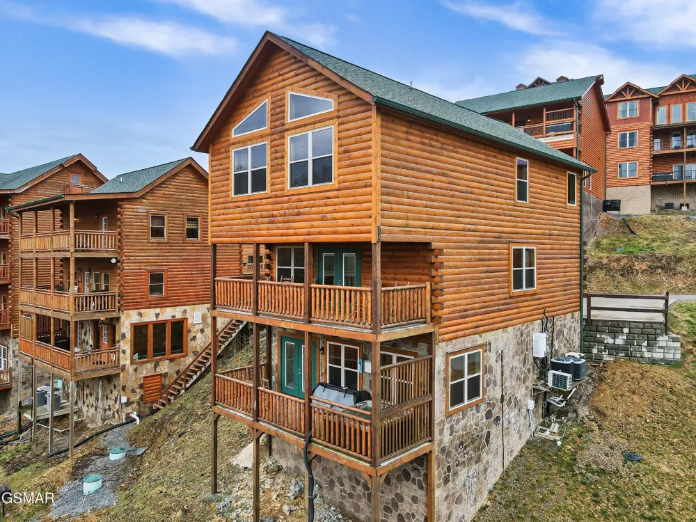 1246 Bird Nest Way Sevierville, TN 37862