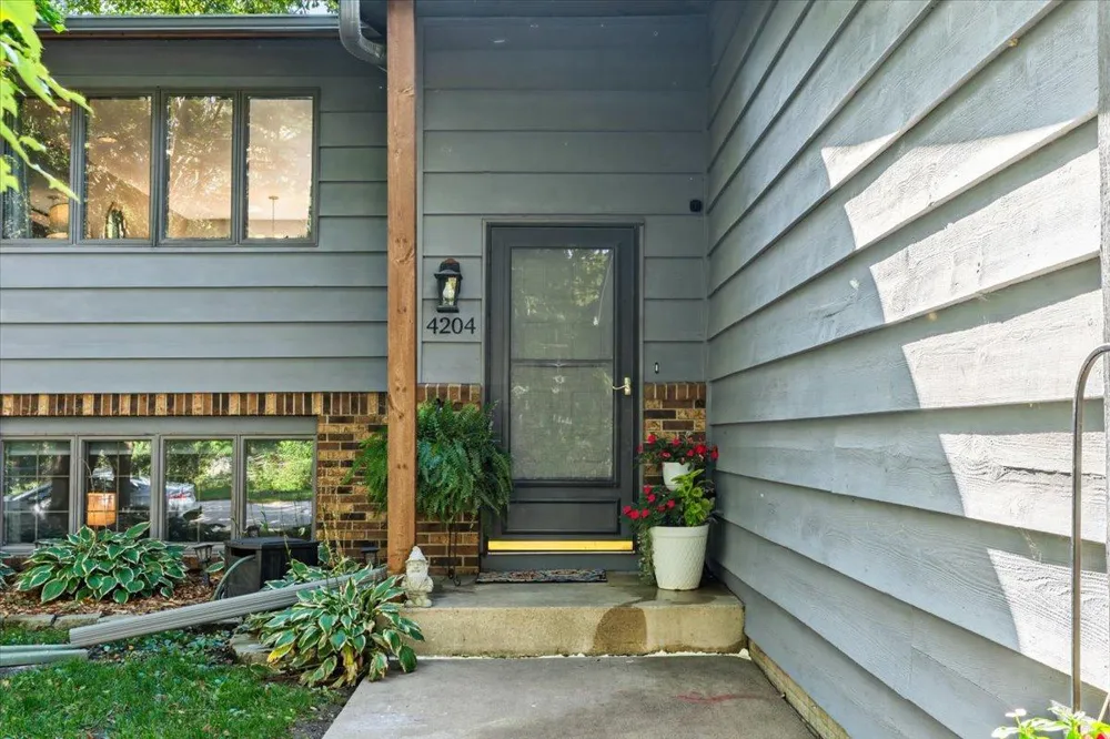 4204 1st Street NW Rochester, MN 55901
