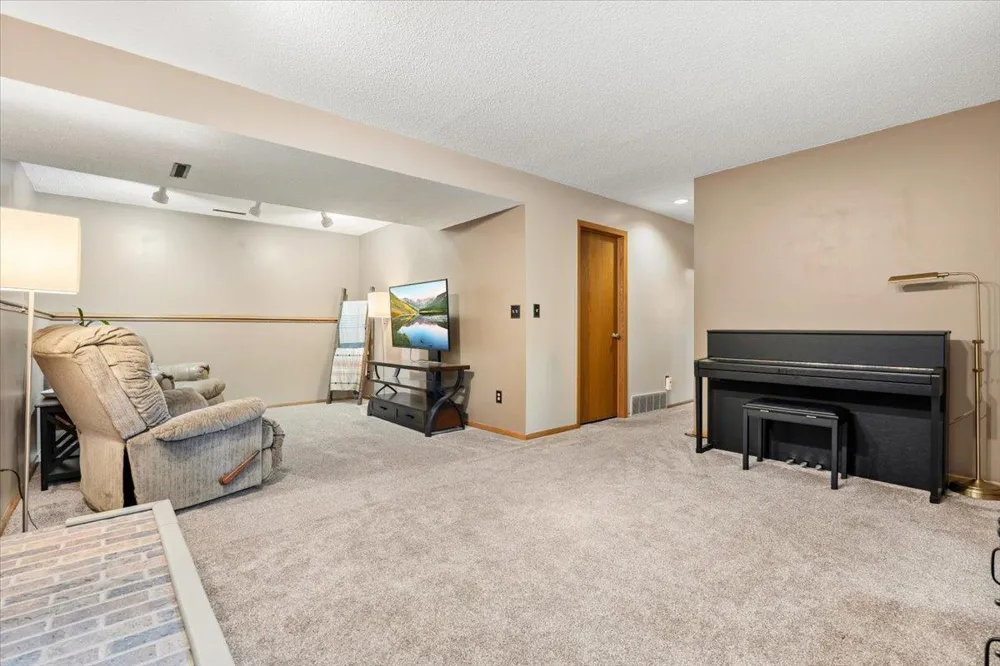 4204 1st Street NW Rochester, MN 55901