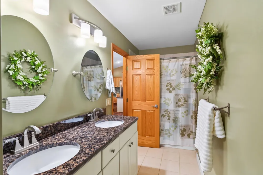 1233 Irvine Drive Hanover, MN 55341