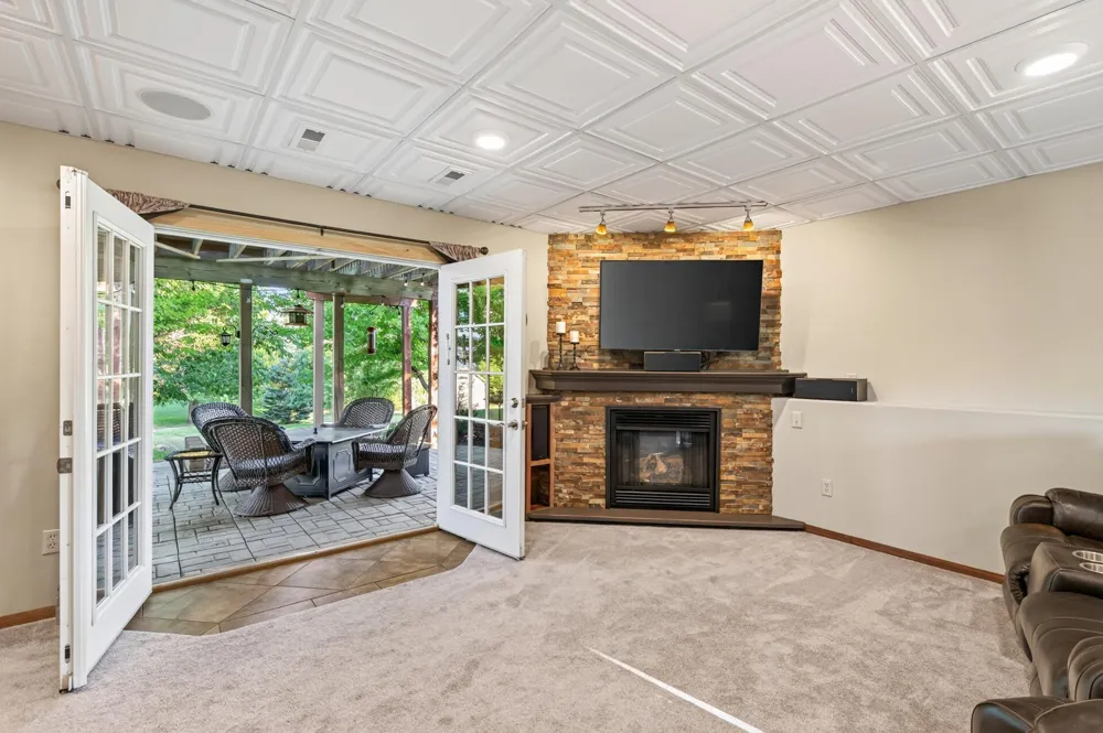1233 Irvine Drive Hanover, MN 55341