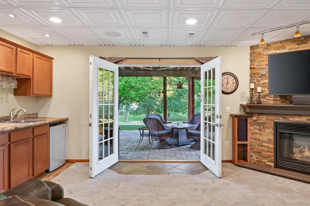 1233 Irvine Drive Hanover, MN 55341