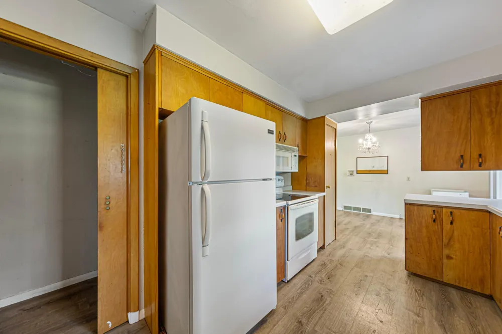 366 Waterville Avenue Le Center, MN 56057