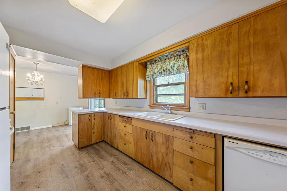 366 Waterville Avenue Le Center, MN 56057