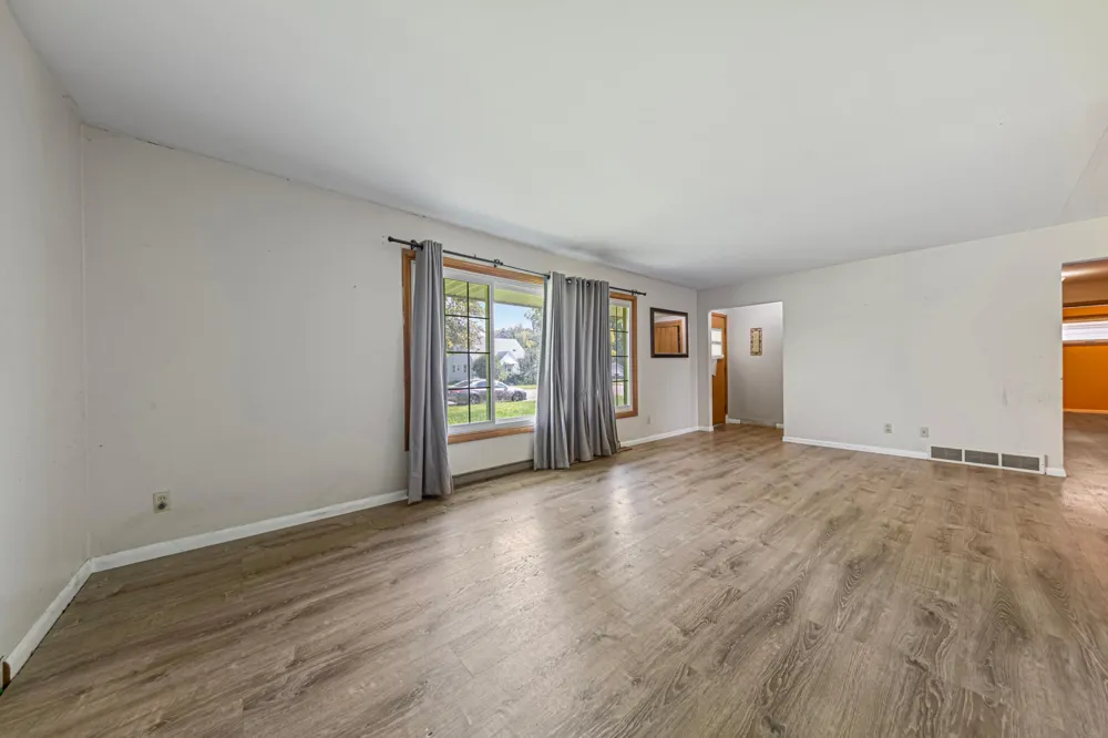 366 Waterville Avenue Le Center, MN 56057