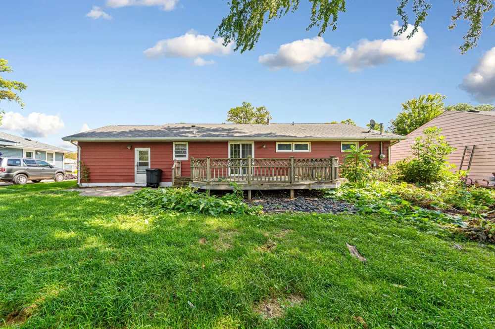 366 Waterville Avenue Le Center, MN 56057