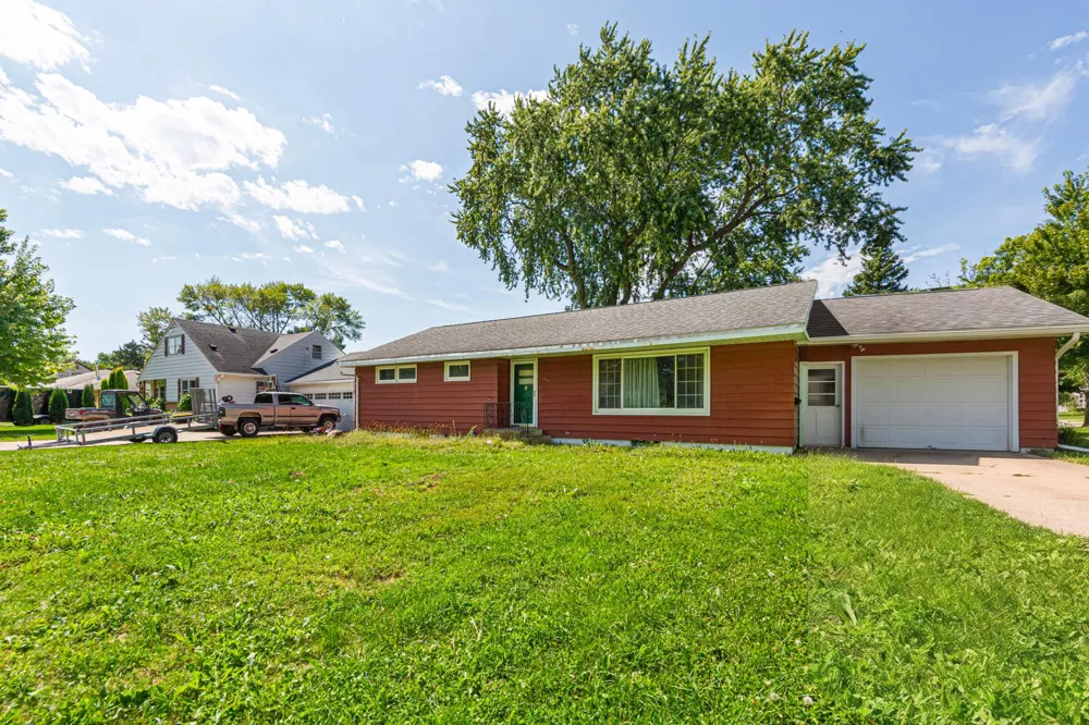 366 Waterville Avenue Le Center, MN 56057