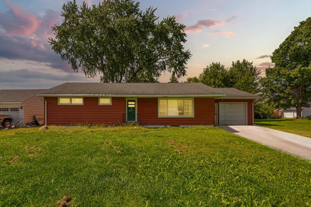366 Waterville Avenue Le Center, MN 56057