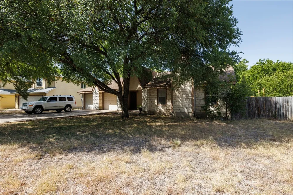 8810 Piney Point Drive #B Austin, TX 78729