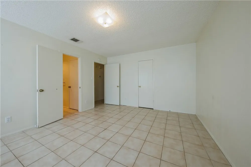 8810 Piney Point Drive #B Austin, TX 78729