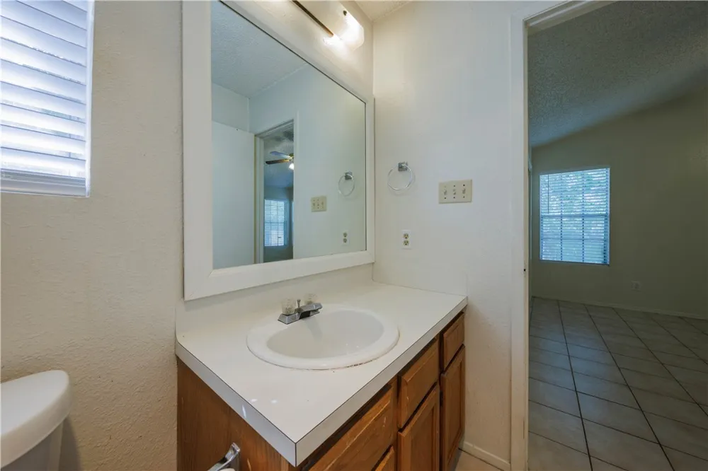 8810 Piney Point Drive #B Austin, TX 78729