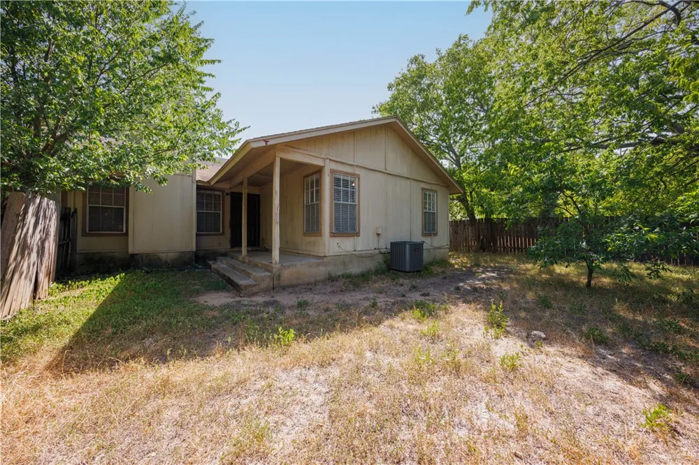 8810 Piney Point Drive #B Austin, TX 78729