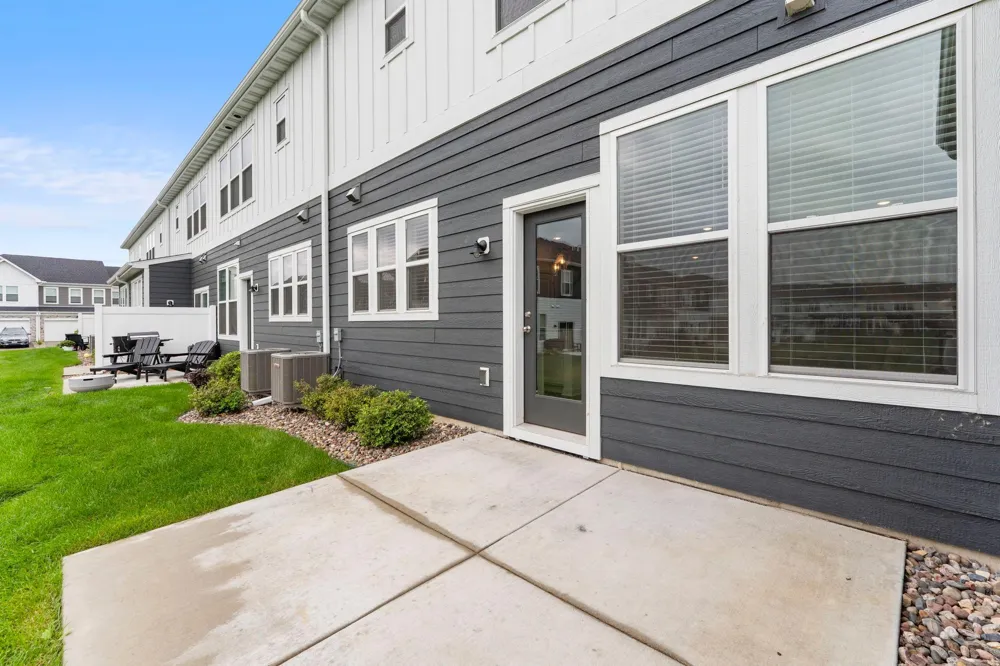 17975 Genoa Drive Lakeville, MN 55024