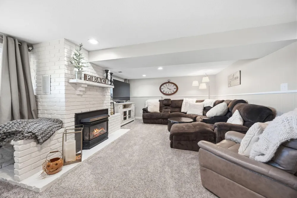 346 School Road SW Hutchinson, MN 55350