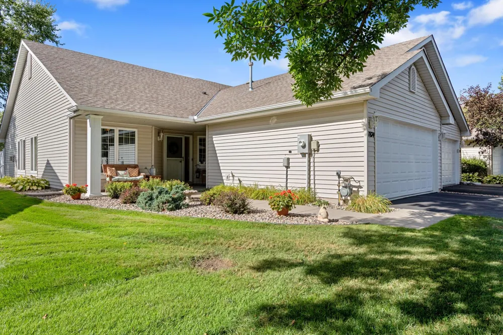 7874 Heinbuch Trail Woodbury, MN 55125