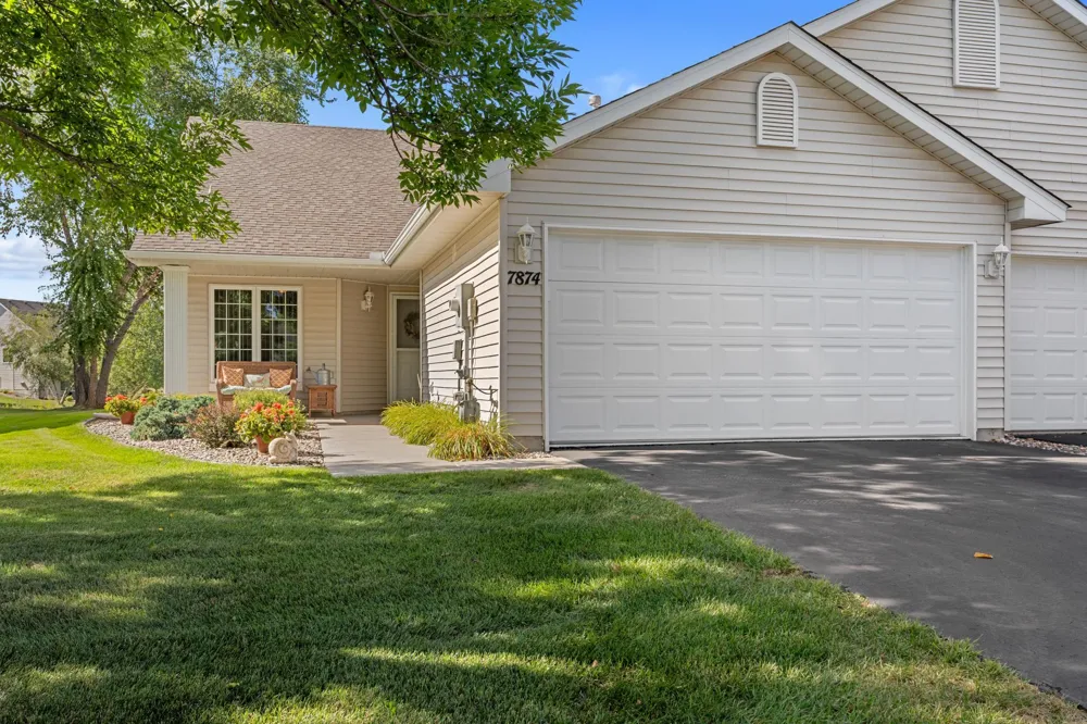 7874 Heinbuch Trail Woodbury, MN 55125