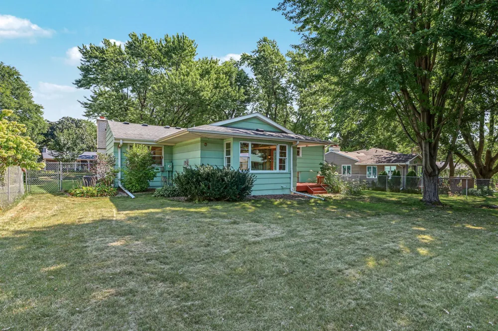 7220 W Shore Drive Edina, MN 55435