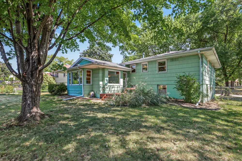 7220 W Shore Drive Edina, MN 55435