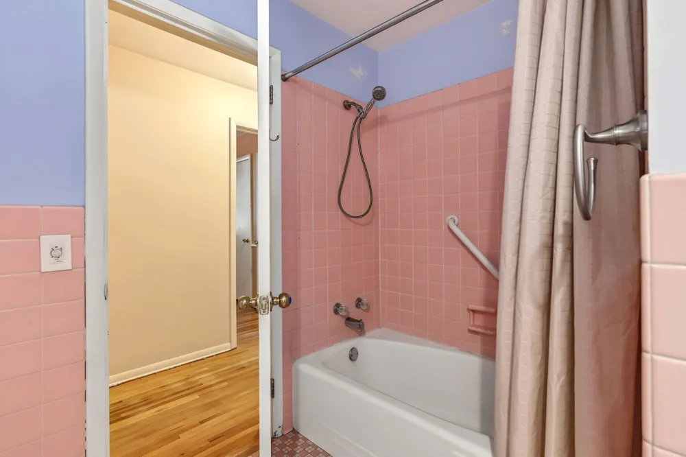 7220 W Shore Drive Edina, MN 55435