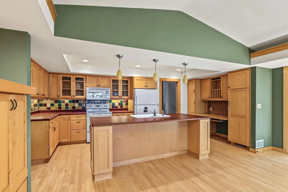 7220 W Shore Drive Edina, MN 55435