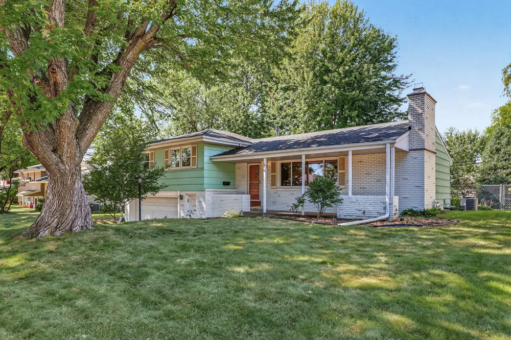 7220 W Shore Drive Edina, MN 55435