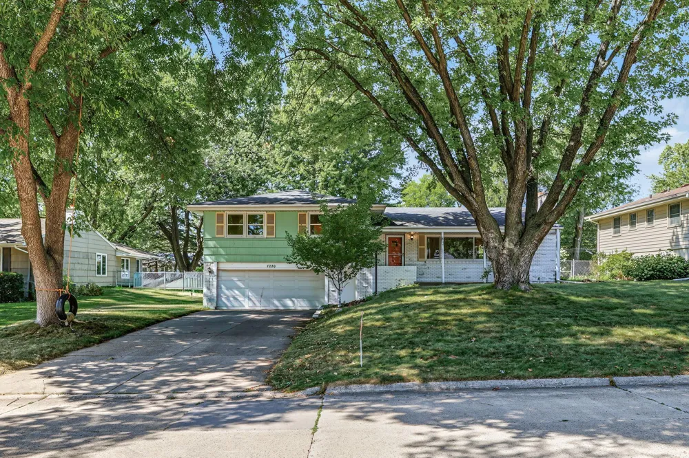 7220 W Shore Drive Edina, MN 55435