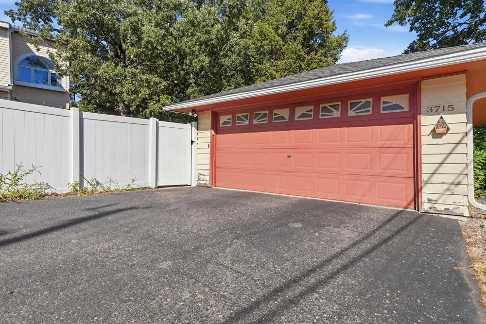 3715 42nd Avenue Robbinsdale, MN 55422
