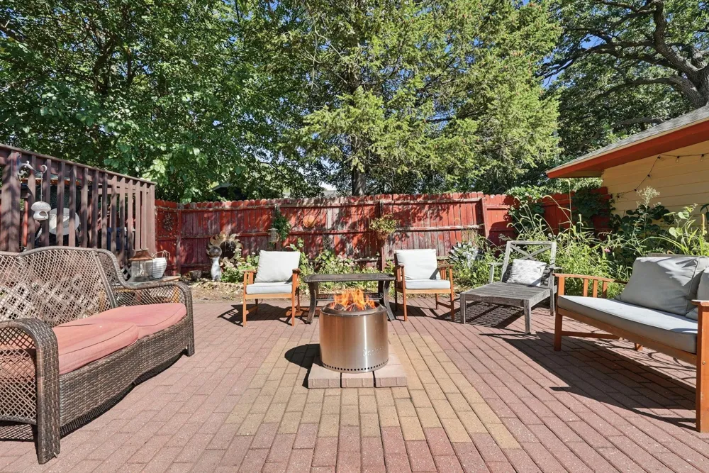 3715 42nd Avenue Robbinsdale, MN 55422