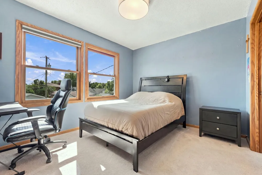 3715 42nd Avenue Robbinsdale, MN 55422