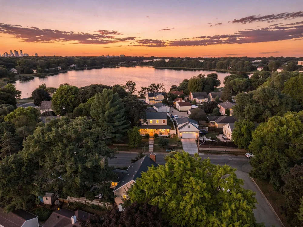 3715 42nd Avenue Robbinsdale, MN 55422