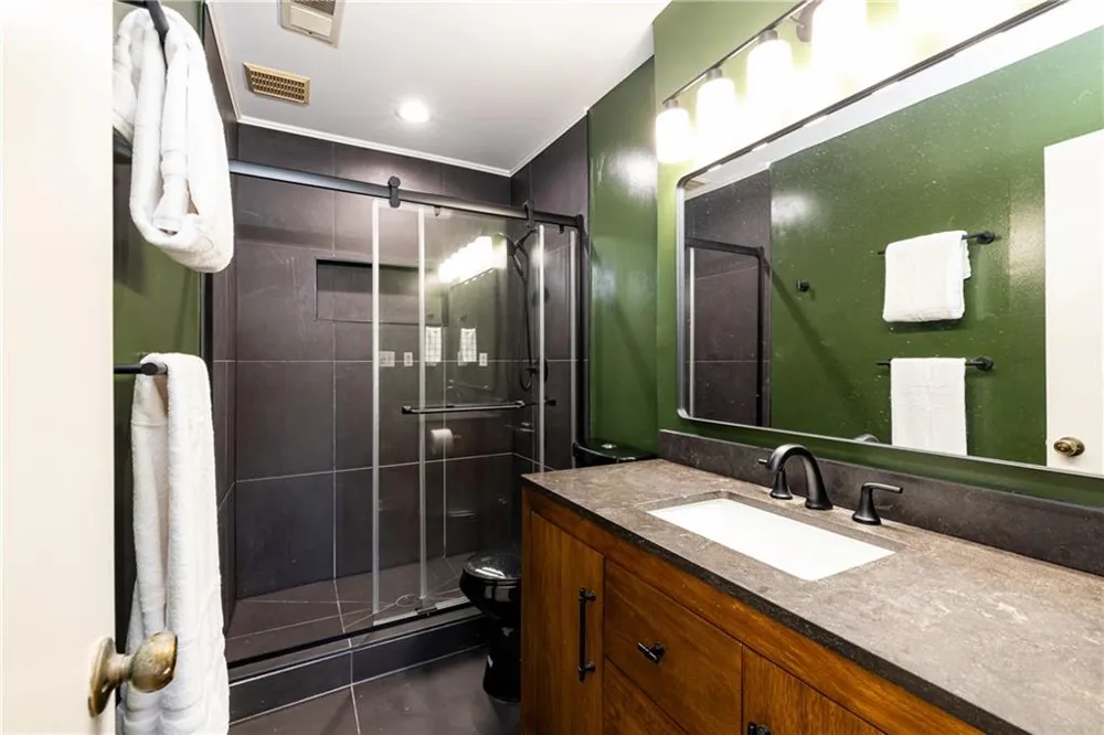 2702 Meadow Mere E Atlanta, GA 30341