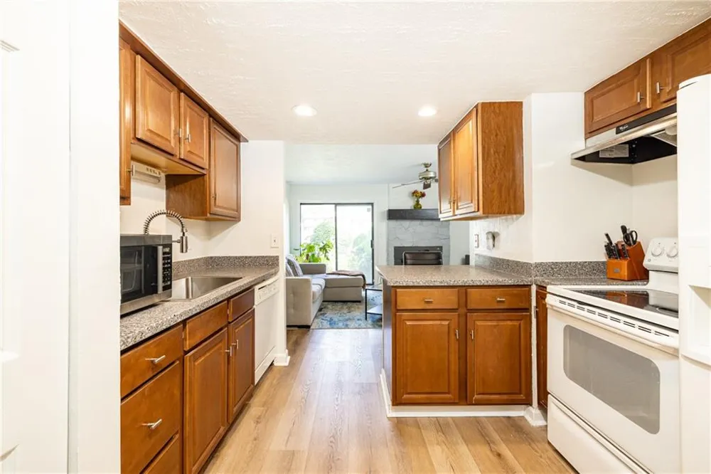 2702 Meadow Mere E Atlanta, GA 30341