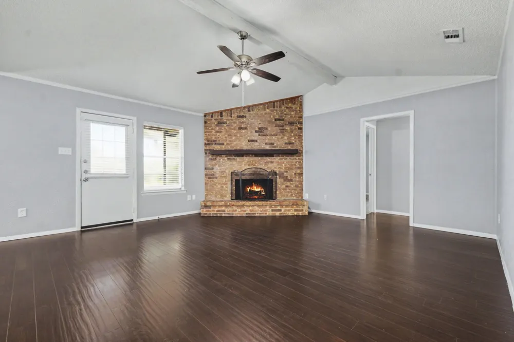 405 Sixpence Lane Euless, TX 76039