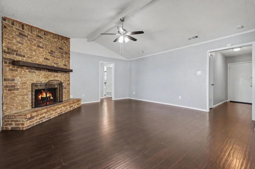 405 Sixpence Lane Euless, TX 76039